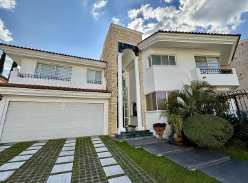 Casa · 689m² · 5 Recámaras · 6 Estacionamientos · Casa y Terreno en Venta, Fraccionamiento Puerta de Hierro, Zapopan, Jalisco.