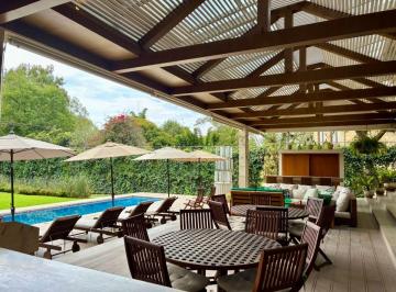 Casa de 4 habitaciones, Valle de Bravo · Casa en Renta en Avandaro, Valle de Bravo