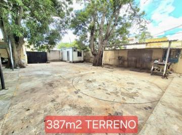 Casa · 370m² · 2 Recámaras · 2 Estacionamientos · Casa con Gran Terreno en Esquina