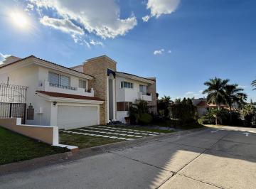 Casa · 500m² · 4 Recámaras · 6 Estacionamientos · Casa en Venta, Fraccionamiento Puerta de Hierro, Zapopan, Jalisco.