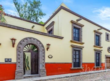 Casa · 398m² · 5 Recámaras · 2 Estacionamientos · Casa Colonial en Centro San Miguel de Allende – Precio Reducido
