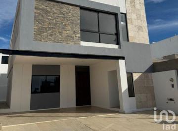Casa · 282m² · 4 Recámaras · 2 Estacionamientos · Casa en Venta en Fracc. Privado en Mazatlán, Sinaloa.