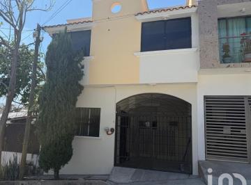 Casa · 180m² · 4 Recámaras · 1 Estacionamiento · Casa en Venta a Pocos m de Plaza Las Americas, Tuxtla
