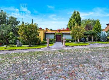 Casa · 1115m² · 3 Recámaras · 2 Estacionamientos · Casa en Fraccionamiento Los Labradores San Miguel de Allende