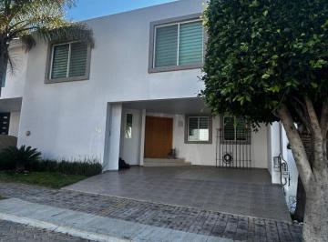 Casa de 3 habitaciones, San Andrés Cholula · Bonita Casa en Renta con Recámara en Planta Baja Zona Exclusiva en Lomas de Angelopolis