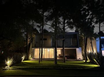 Casa de 4 habitaciones, Tlajomulco de Zúñiga · Residencia en El Cielo Country Club