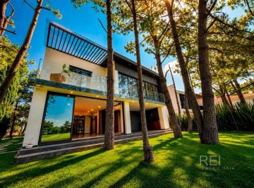 Casa de 4 habitaciones, Tlajomulco de Zúñiga · Residencia en El Cielo Country Club
