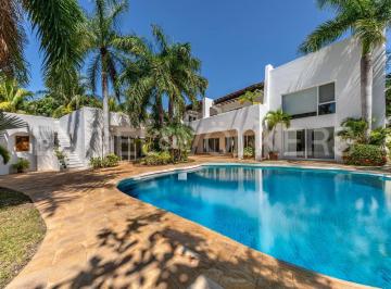 Villa · 834m² · 3 Recámaras · 3 Estacionamientos · Villa de Lujo en Maroma en Venta