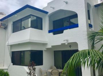 Casa · 154m² · 3 Recámaras · 2 Estacionamientos · Casa Amueblada en Venta o Renta en Rincón del Conchal con Alberca!