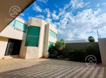 Casa · 450m² · 5 Recámaras · 5 Estacionamientos · Casa en Venta 5 Recámaras Una en Planta Baja en Lomas de Gran Jardín, León Gto!