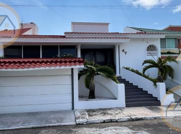 Casa · 398m² · 3 Recámaras · 2 Estacionamientos · Casa en Venta en Frac. Costa de Oro