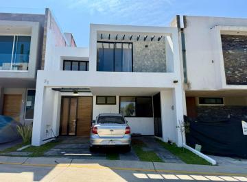 Casa de 3 habitaciones, Zapopan · Casa Frente a Parque con Recámara Principal en Planta Baja | Sendas Capital Norte