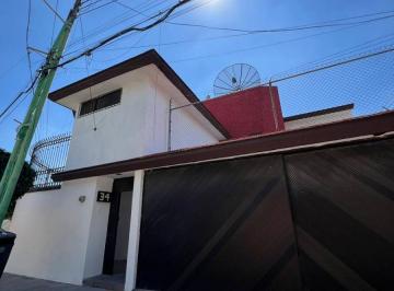 Casa de 3 habitaciones, Querétaro · Casa en Esquina de Gran Tamaño en Venta