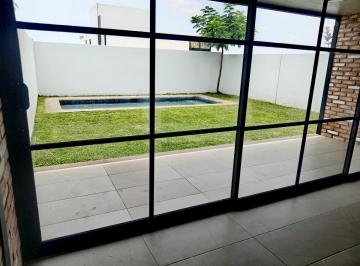 Casa de 3 habitaciones, Cuernavaca · Casa en Venta en Cuernavaca con Alberca Privada y Amplios Espacios