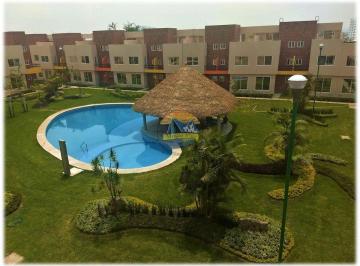Casa de 3 habitaciones, Emiliano Zapata · Casas con Alberca y Roof Garden