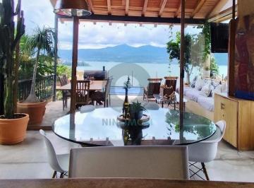 Casa · 550m² · 5 Recámaras · 4 Estacionamientos · Casa con Vista Al Lago y Jacuzzi en Valle de Bravo
