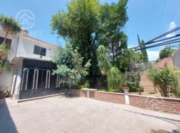 Casa · 450m² · 5 Recámaras · 4 Estacionamientos · Casa Venta Brisas del Campo 1 Leon Gto