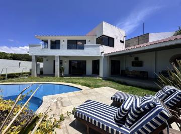 Casa · 463m² · 3 Recámaras · 2 Estacionamientos · Casa - Fraccionamiento Real de Tetela