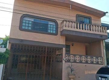 Casa · 342m² · 4 Recámaras · 1 Estacionamiento · Lgm Casa en Venta Lomas del Roble