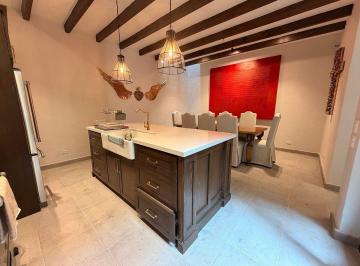 f10acc9ea1cd315a48c2a715ae02b1a49dc1952d003a45c1c7794b53b63b07fd · Casa en Venta en El Centro de San Miguel de Allende con Cochera y Rooftop