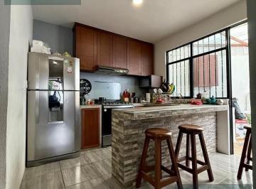 Casa · 3 Recámaras · 1 Estacionamiento · Casa en Venta a Una Cuadra de Av Universidad en Oaxaca.