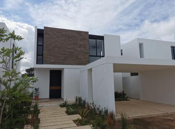 Casa · 229m² · 3 Recámaras · 2 Estacionamientos · Venta de Casa en Fiora Residencial Cholul Mérida Yucatán
