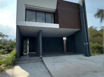 Casa · 280m² · 4 Recámaras · 2 Estacionamientos · Casa Santiago Nl
