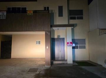 Casa · 220m² · 3 Recámaras · 2 Estacionamientos - ASOCIADOS INMOBILIARIOS · Hermosa Casa en Renta Al Norte de Saltillo en Fraccionamiento Las Quintas Sin Amueblar