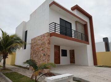 Casa · 230m² · 3 Recámaras · 2 Estacionamientos · Los Manantiales, Casa en Venta Nueva con Alberca
