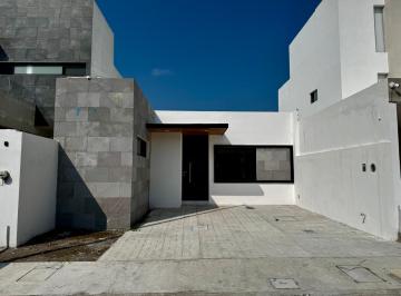 Casa · 105m² · 2 Recámaras · 2 Estacionamientos · Casa en Fraccionamiento Lomas de La Rioja