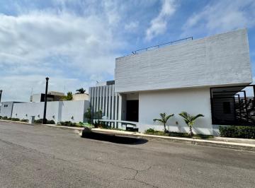 Casa · 552m² · 4 Recámaras · 3 Estacionamientos · Lomas Residencial Casa en Venta de 4 Trecámaras