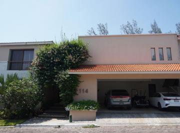 Casa · 495m² · 4 Recámaras · 3 Estacionamientos · Club de Golf Villa Rica Casa en Venta 4 Recamaras Frente a Campo de Golf Espectacular