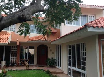 Casa · 435m² · 3 Recámaras · 3 Estacionamientos · Casa - Fraccionamiento Costa de Oro