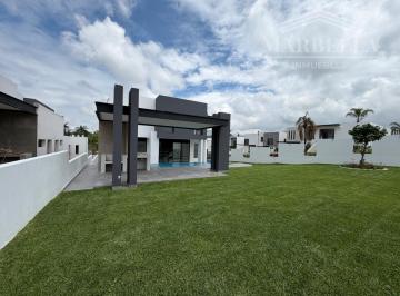 Casa de 4 habitaciones, Atlatlahucan · Estrene Bellísima Residencia Ubicada en Una de Las Mejores Secciones. con Amplio Jardín.