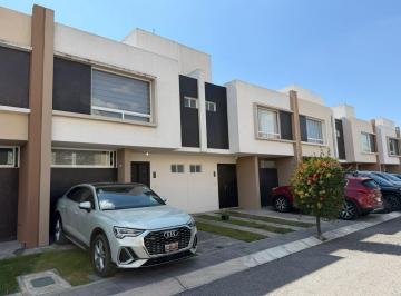 Casa · 110m² · 3 Recámaras · 2 Estacionamientos · Casa en Venta, Paseo Arboleda, Toluca
