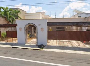 Casa de 7 habitaciones, Mérida · Predio en Colonia Mexico en Zona Comercial