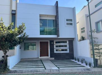 Casa de 4 habitaciones, Zapopan · Espectacular Casa en Venta, Los Almendros Residencial