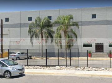 Nave industrial · 2408m² · 10 Estacionamientos · Nave Industrial en Renta en Santa Catarina