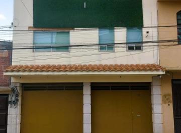 Oficina · 300m² · 5 Recámaras · 2 Estacionamientos · Casa Uso Comercial en Renta