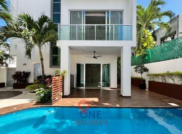 Casa de 4 habitaciones, Benito Juárez · Casa 3 Niveles con Alberca y Doble Terreno