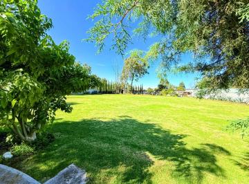 Casa de 4 habitaciones, San Juan del Río · Venta | Hacienda Contemporánea de un Nivel | 582 m² | 5,000 m² de Terreno | San Juan del Río