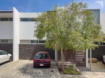 Casa en condominio · 152m² · 3 Recámaras · 2 Estacionamientos · Bella Casa Nueva en Renta, Coto Orbara Habitat