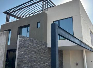 Casa · 311m² · 3 Recámaras · Casa en Fraccionamiento en Venta en Llano Grande