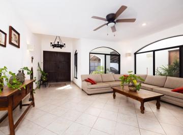 Casa · 370m² · 4 Recámaras · 2 Estacionamientos · Casa en Venta en San Ramon Norte, de un Piso, Merida, Yucatan