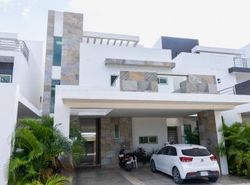Casa · 205m² · 4 Recámaras · Casa en Aqua Residencial