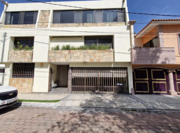 Casa · 467m² · 4 Recámaras · 2 Estacionamientos · Casa en Venta en Concepción Urquiza Frente a Parque Tangamanga I con Alberca