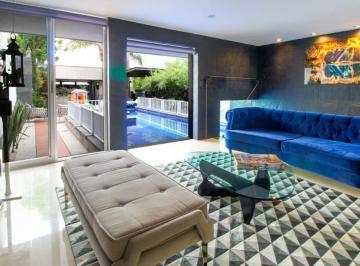 Casa · 425m² · 3 Recámaras · 2 Estacionamientos · Casa en Venta en Fraccionamiento Real de Caballero