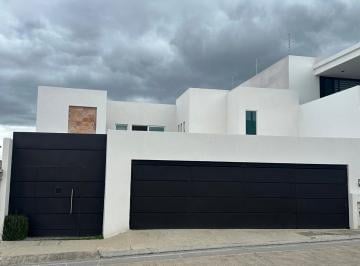 Casa · 435m² · 4 Recámaras · 3 Estacionamientos · Casa en Venta Jardines del Campestre