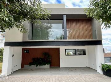 Casa · 246m² · 3 Recámaras · 3 Estacionamientos · Casa en Venta, P. Cuernavaca Zona Cascatta