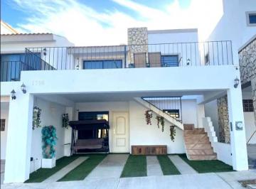 Casa · 3 Recámaras · 2 Estacionamientos · Casa en Azul Marino